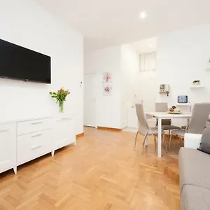 White Flat Labicana Rom